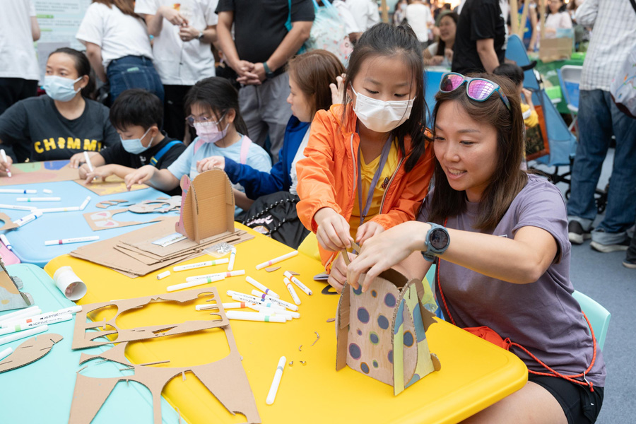 Interesting and informative game booths were set up in carnival in disseminating smoke-free messages which were well-received by the participants.